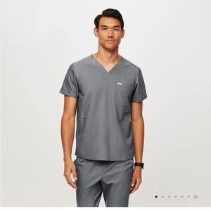 Figs Chisec Three-Pocket Scrub Top
